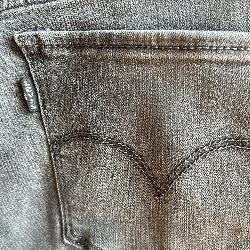 Levi’s Gray Jeans - Picture 5 of 6